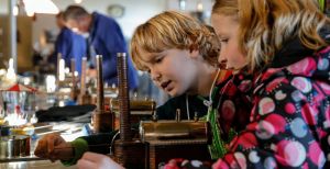 Probeer de stoommachine ook zelf uit. Foto: Nederlands Stoommachinemuseum