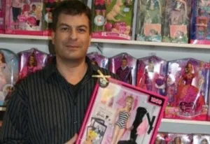 Paul heeft een enorme collectie barbiepoppen. Foto: B-inmotion
