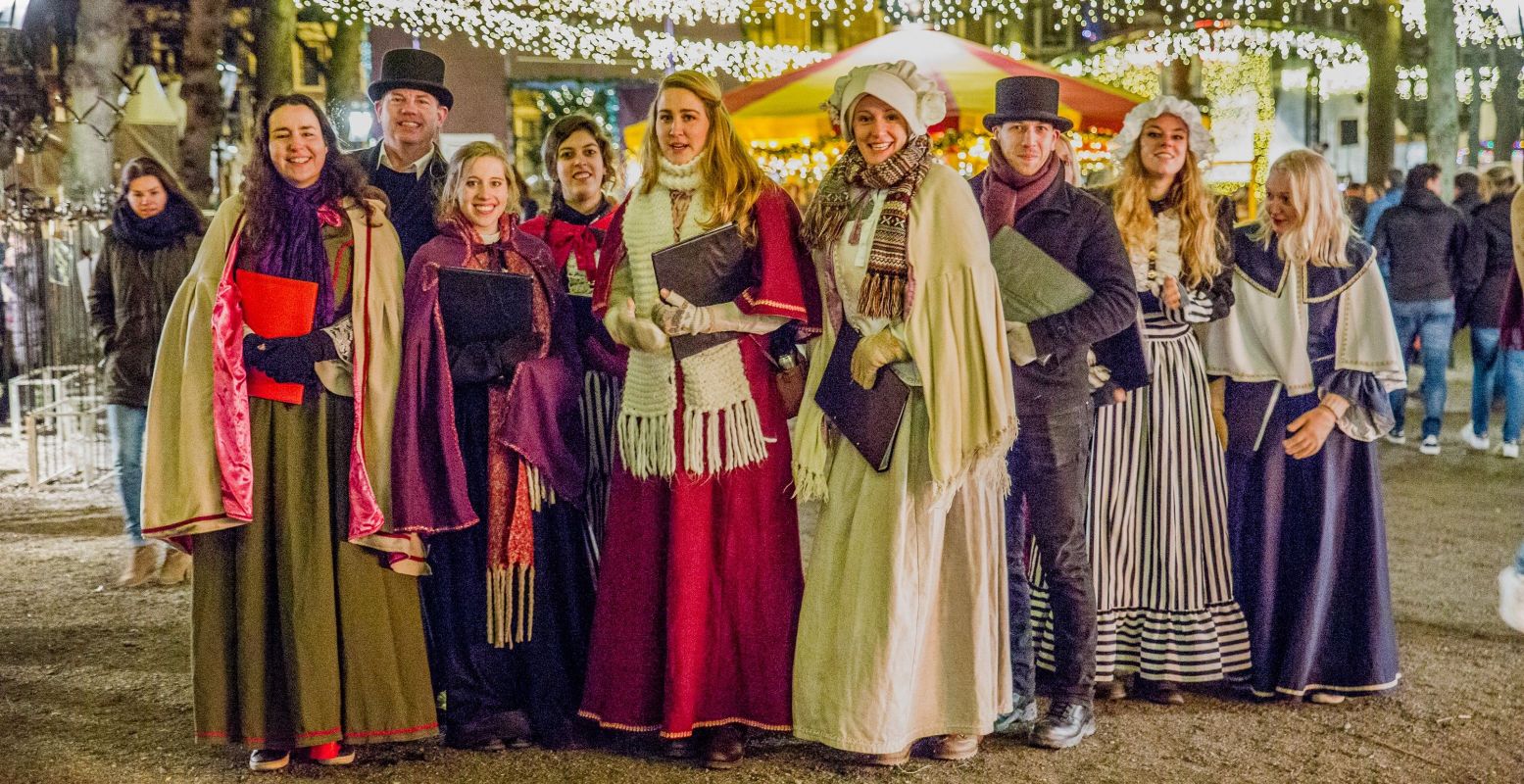 Lekker eten, gezelligheid en natuurlijk kerstkoortjes die kerstliedjes zingen! Foto: Royal Christmas Fair © Anne de Rijk Fotografie