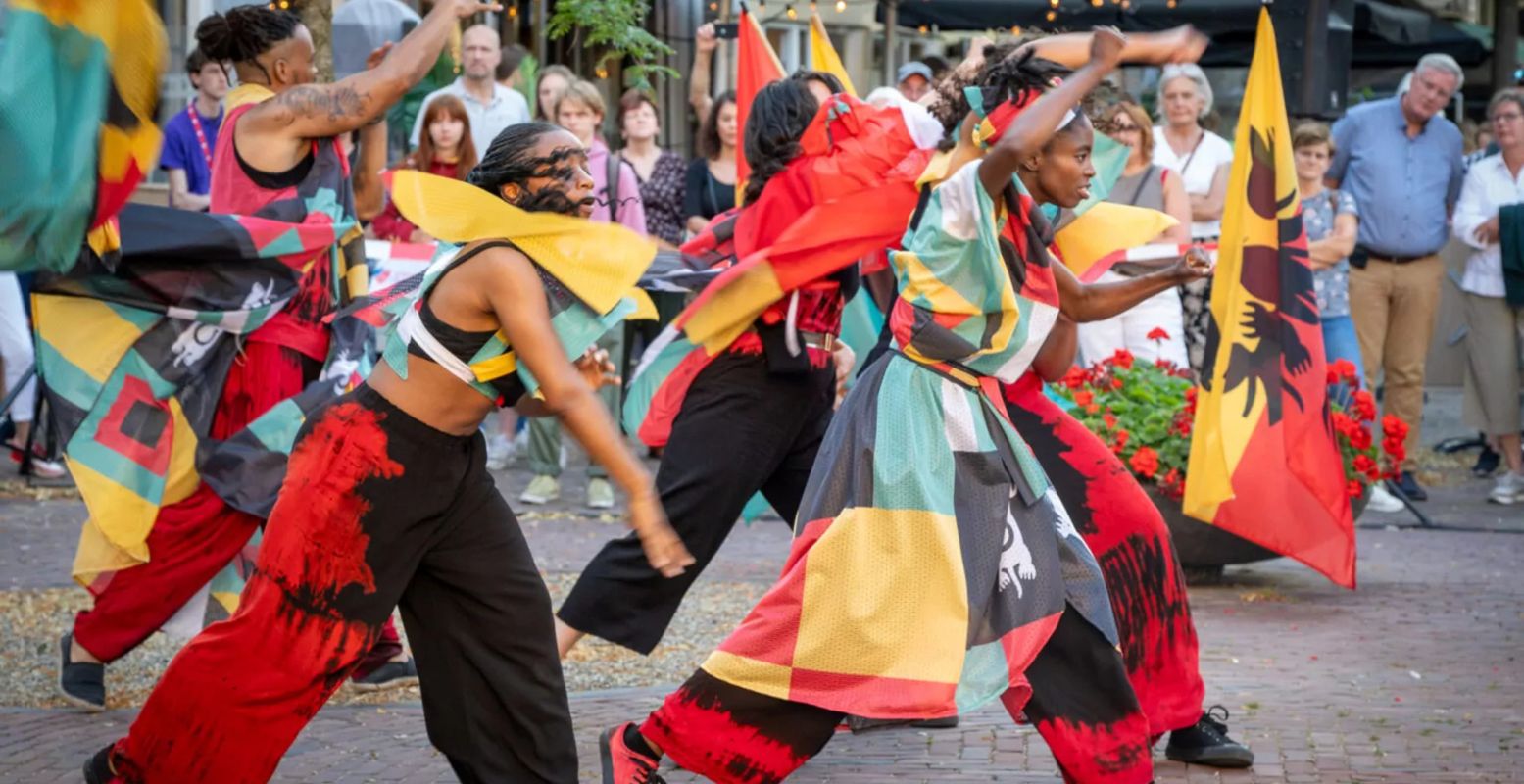 Dans, theater muziek en gezelligheid tijdens Deventer op Stelten. Foto: Bart Ros