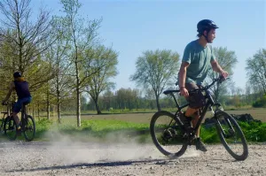 Mountainbike Clinic in het bos van Almeerderhout Foto: Outdoorpark SEC Almere