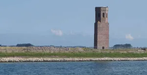 Ontdek het verdronken Zeeland De Plompe Toren in Zeeland. Foto: Redactie DagjeWeg.NL.