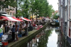 Grootste Antiek- en Curiosamarkt van Nederland in Fotograaf: Organisatieburo J. & E. van Aerle bv