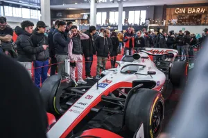 Fotobeschrijving: Autobeurs. Foto: (c) 402 Automotive.