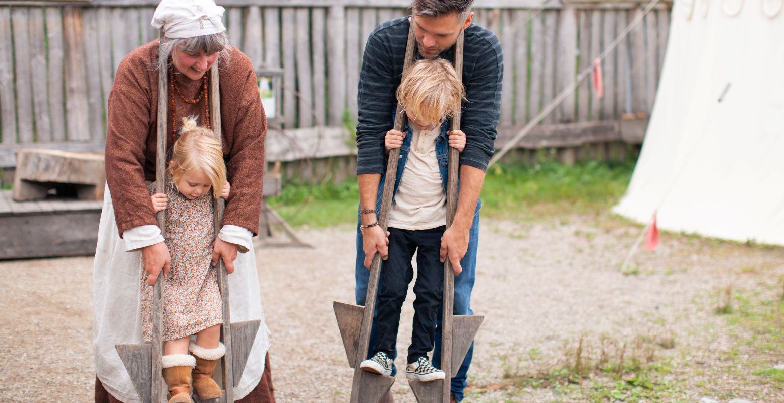 Gedurende de herfstvakantie staat het preHistorisch Dorp in het teken van historische spellen. Foto: preHistorisch Dorp