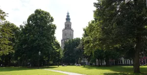 Ga voor een dagje sightseeing naar een Nederlandse stad De bekendste bezienswaardigheid van Groningen? De Martinitoren natuurlijk! Foto: André Löwenthal