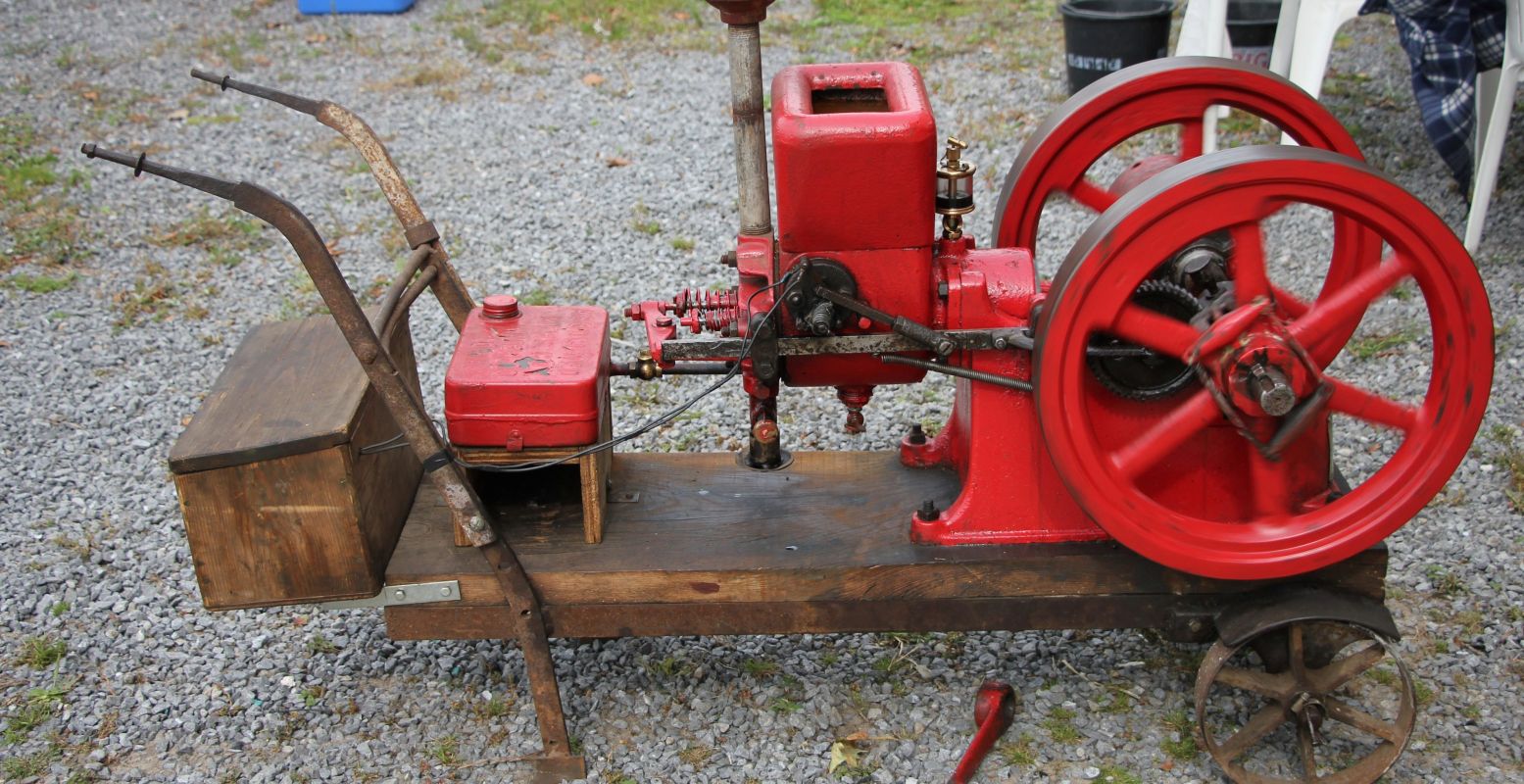 Op het buitenterrein van Museum De Stoommachine vind je ook andere grote en kleine machines. Foto: Museum De Stoommachine