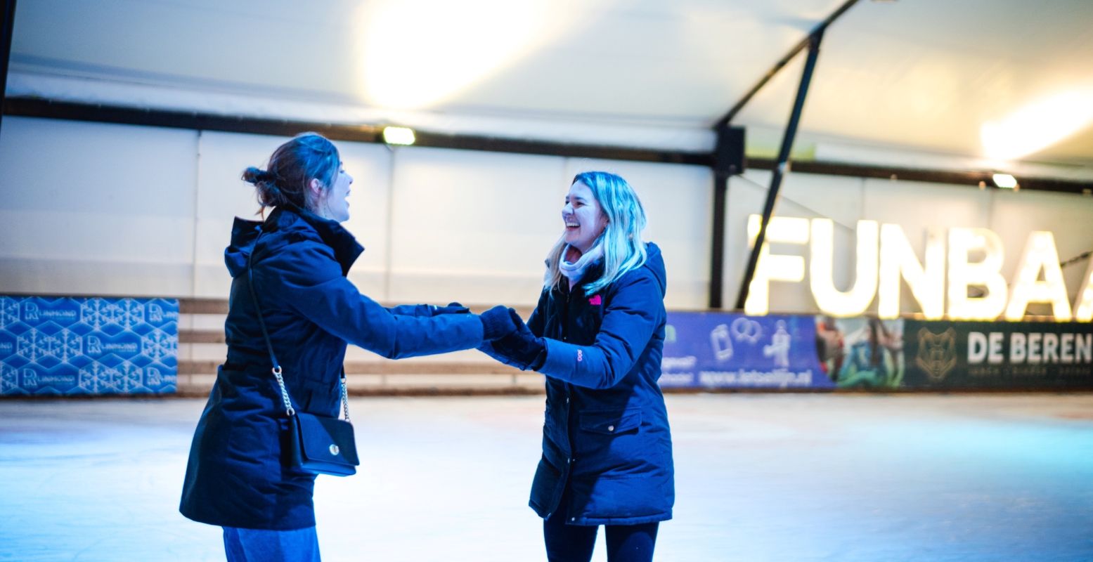 Neem ook in het najaar je vriendin(nen) mee op stap! Foto: Schaatsbaan Rotterdam