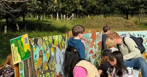 Kleurrijk kunstwerk vertelt de verborgen geschiedenis Kleurrijk kunstwerk vertelt de verborgen geschiedenis | Foto geüpload door gebruiker Natuurmonumenten.