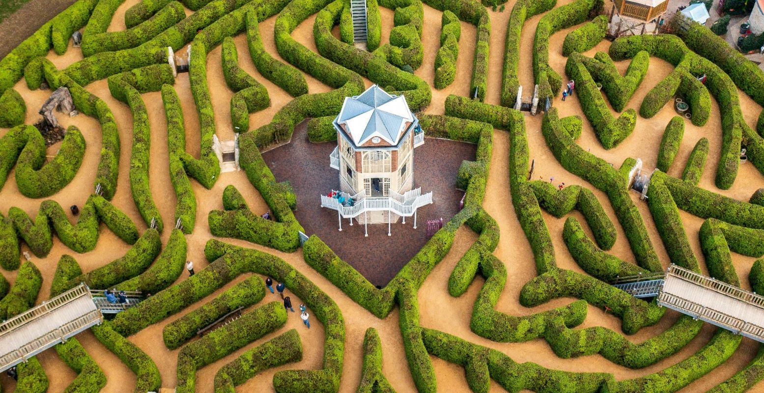 In het vernieuwde doolhof bij het drielandenpunt ontdek je meer over het mysterieuze 'verloren vierde land'. Foto: Labyrint Drielandenpunt B.V.