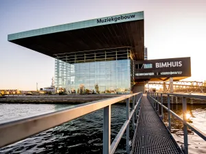 Het prachtige Muziekgebouw heeft niet voor niets meerdere architectuurprijzen op zak. Foto: © Nico Alsemgeest