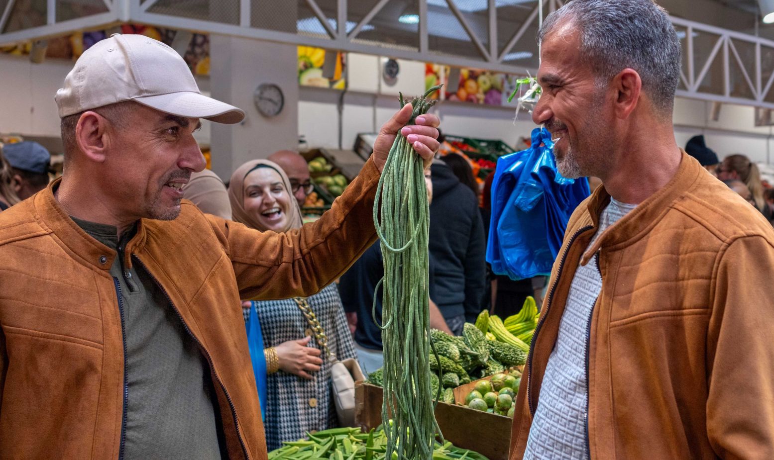 Op de Versmarkt vind je een groot aanbod aan groenten en fruit voor lage prijzen. Foto: De Bazaar