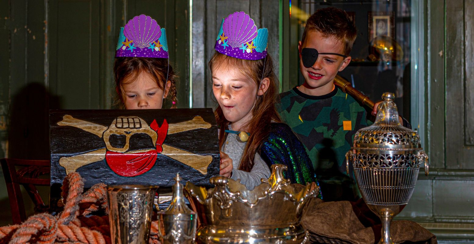 Gedurende de Coole Kidsnacht ontstaat er 's avonds flink wat leven in diverse musea in Friesland. Foto: Fries Scheepvaart Museum