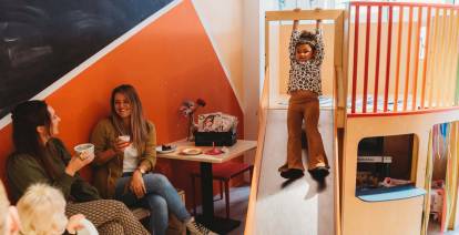 Leuke kindercafés Op je gemakje koffiedrinken terwijl de kinderen zich vermaken. Foto: ZieZo! Harderwijk