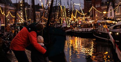 Historische schepen bewonderen vanaf de kades van Groningen. Foto: Denise Jans