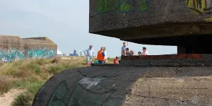 Buitenrondleiding bunkers bij IJmuiden https://storage.googleapis.com/liniebreednl/media/events-foto-omschrijving-967.jpg | Foto geüpload door gebruiker.