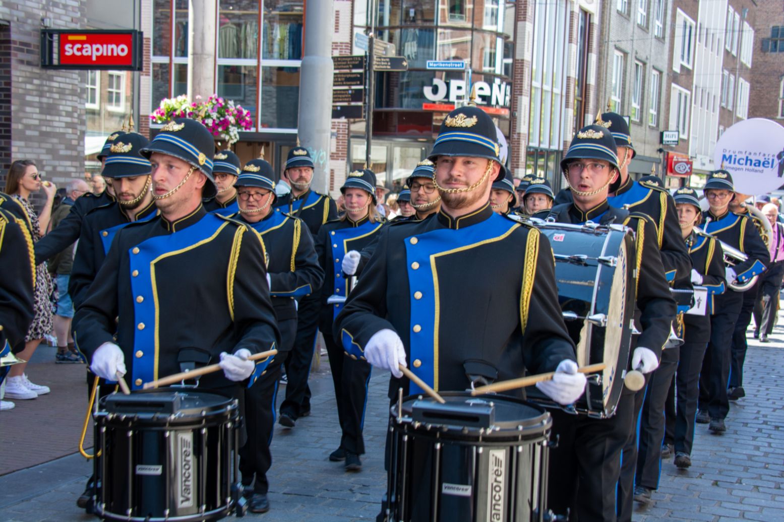 Fanfares zorgen het hele weekend voor een mooi muzikaal spektakel voor het winkelend publiek. Foto: Nijmegen Klinkt