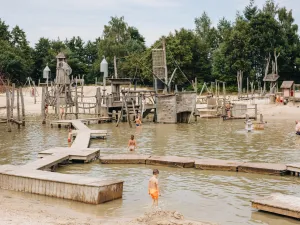 Plezier in het zwemparadijs op warme dagen. Foto: Giga Konijnenhol © Barbara Trienen