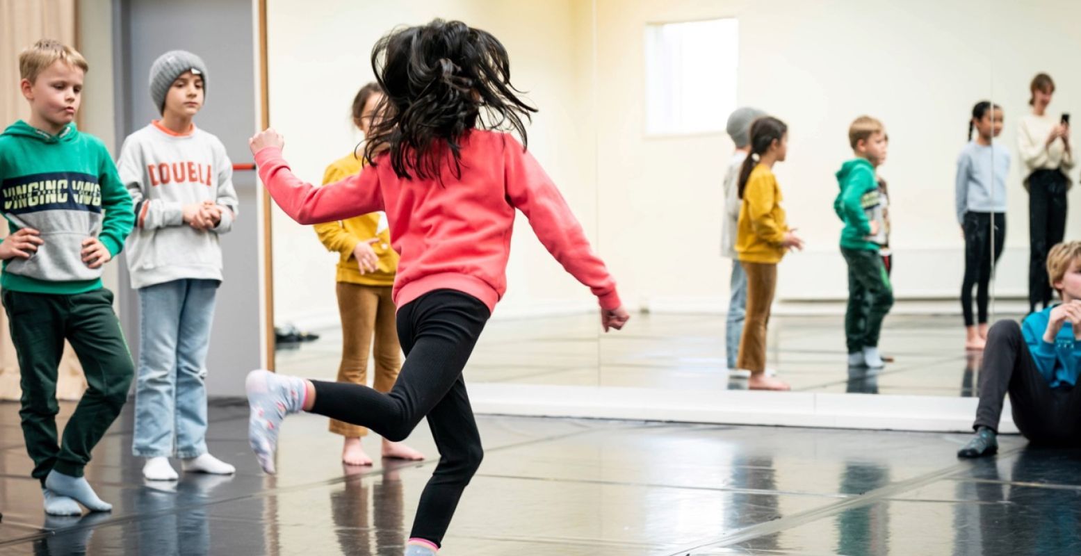 Dansen, zingen en acteren bij KrokusKabaal. Foto: De Schaapjesfabriek