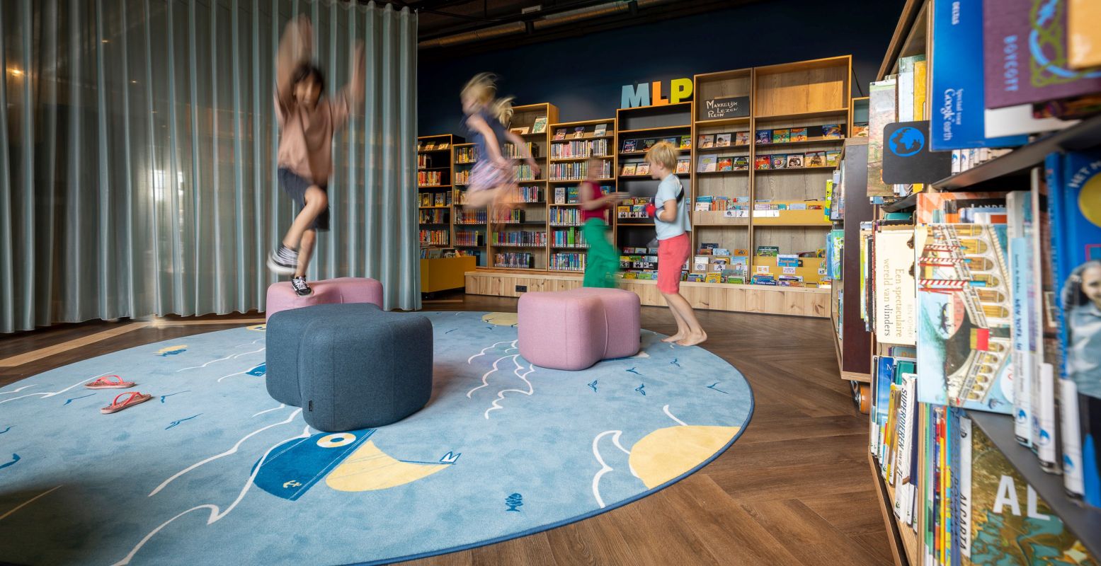 Dompel je onder in allerlei verhalen tijdens de eerste Verhalenkaravaan in de Amstelland bibliotheken. Foto: NBU © Marco Heyda