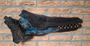 Mosasaurus in oud hout. foto: Gentiana kerkhof