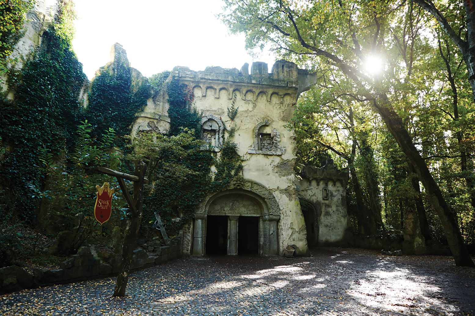 Het oude Spookslot dat als inspiratie diende voor de nieuwe attractie Danse Macabre. Foto: Efteling © Nopoint Studio's