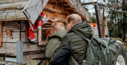 Bewonder de mooiste kerststalletjes tijdens een kribkesroute. Zoals de kribkesroute in en om Schin op Geul. Foto: Kerststad Valkenburg © Sanne Creuëls Photography