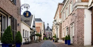 Ga een dagje naar het Twentse kunststadje Ootmarsum Doorkijkje vanuit de Gasthuisstraat. Foto: © VVV Ootmarsum-Dinkelland