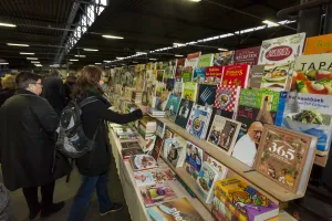 Vlooienmarkt Eelde Boeken Foto: Vitalis