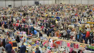 Super Snuffelmarkt in Kennemer Sportcenter Haarlem Fotograaf: Organisatieburo J. & E. van Aerle bv