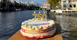 Vier de 750ste verjaardag van Amsterdam! Amsterdam blaast dit jaar 750 kaarsjes uit en dat wordt flink gevierd! Foto: © Programmabureau 750