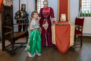 Fotobeschrijving: Ridders en Prinsessencursus. Foto: (c) Kasteel Hernen.