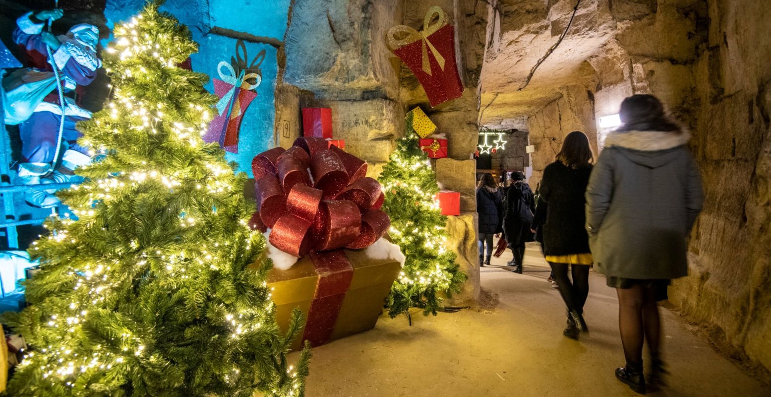 De kerstmarkten in de Gemeentegrot en Fluweelengrot zijn elk jaar weer enorm populair. Foto: Kerststad Valkenburg