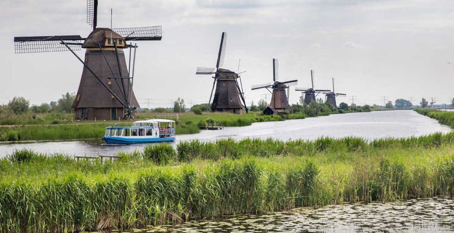 In Kinderdijk staan 19 oude molens te pronken, beeld van de eeuwenoude strijd van Nederland tegen het water. Foto: Stichting Werelderfgoed Kinderdijk © Arie Kievit