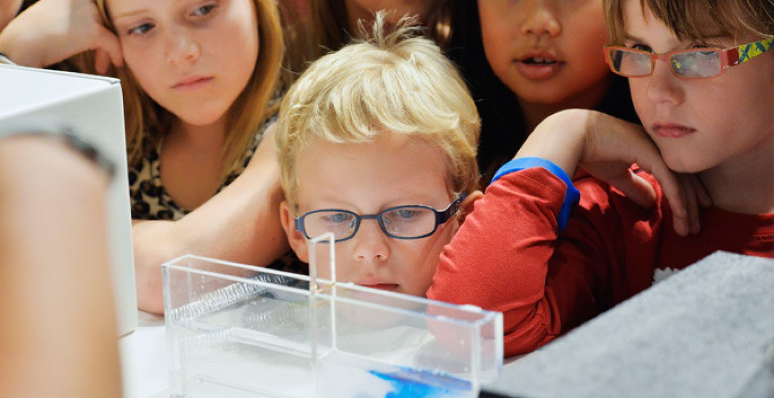 Kinderen kijken hun ogen uit tijdens het Weekend van de Wetenschap.