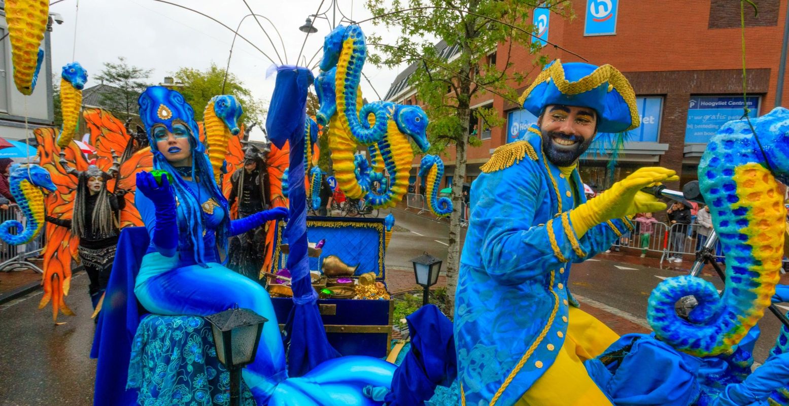 De Taptoe is altijd één lange, bonte parade en zorgt zeker voor een feestje. Foto: 3 October Vereeniging © Andor Kranenburg